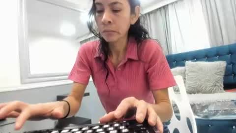 Victoria  grey  online show from 04/29/26, 08:04