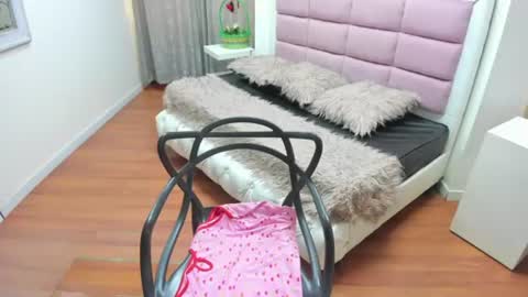 Victoria  grey  online show from 07/13/26, 08:11