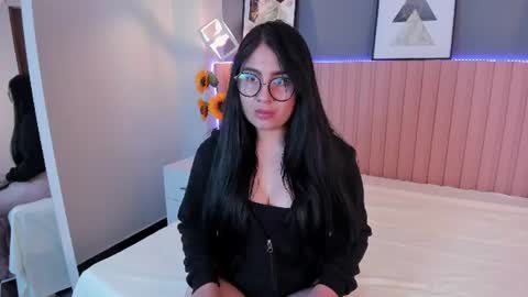 Snapshot of victoria__thompson_ chatting on 06/17/26, 02:07 Victoria online show from 06/17/26, 02:07