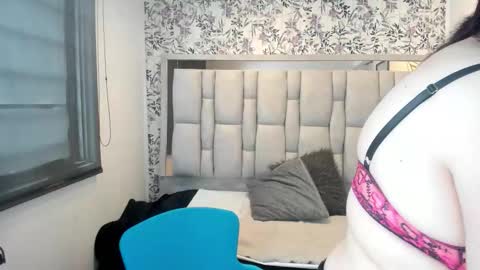 Snapshot of victoria_adamns chatting on 01/14/26, 12:00 V I C T O R I A online show from 01/14/26, 12:00