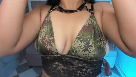 victoria_b_ online show from 09/28/25, 12:43