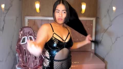 victoria_b_ online show from 10/14/25, 07:58