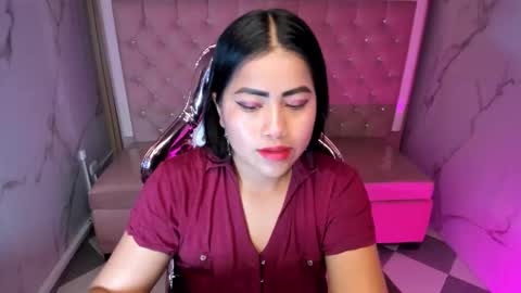 victoria_b_ online show from 10/16/25, 08:21