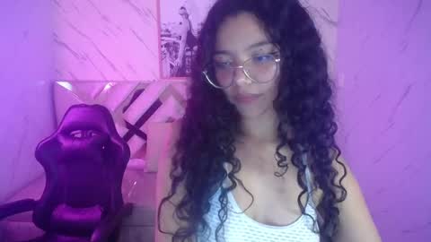 victoria_castillo_b online show from 03/12/25, 03:13