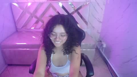 victoria_castillo_b online show from 03/12/25, 06:18