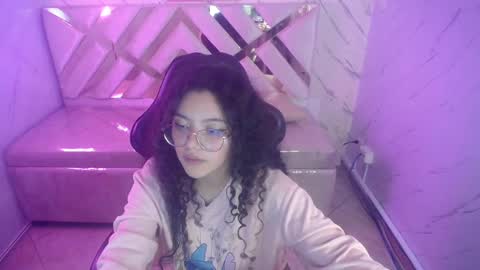 victoria_castillo_b online show from 03/12/25, 09:23