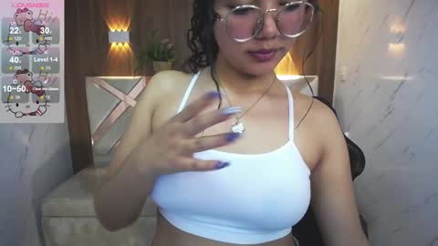 victoria_castillo_b online show from 11/11/25, 03:06