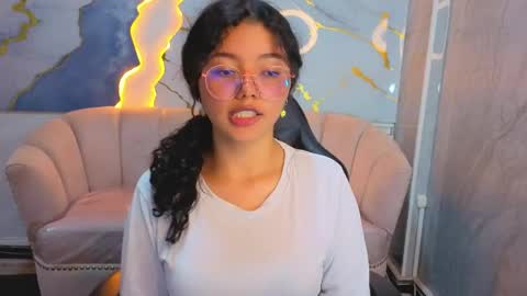 victoria_castillo_b online show from 04/21/26, 01:42