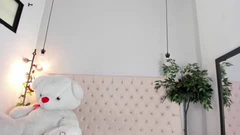 Victoria online show from 06/01/26, 07:04
