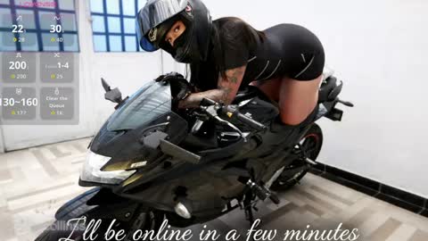 Victoria Collins online show from 04/05/26, 04:04