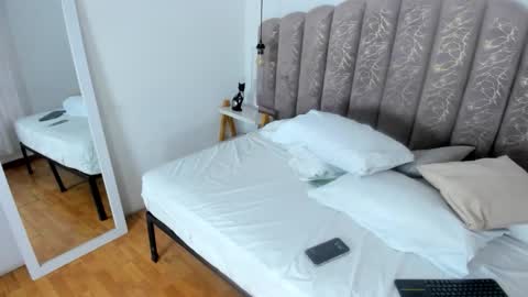 Snapshot of victoria_cooper3 chatting on 09/17/25, 11:45 valentina online show from 09/17/25, 11:45