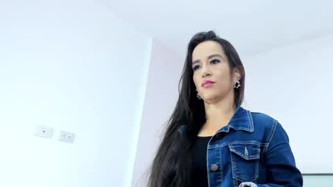 Snapshot of victoria_cooper3 chatting on 10/30/25, 11:44 valentina online show from 10/30/25, 11:44