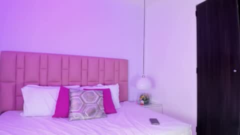 Snapshot of victoria_cooper3 chatting on 01/10/26, 11:45 valentina online show from 01/10/26, 11:45