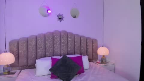 Snapshot of victoria_cooper3 chatting on 02/13/26, 12:01 valentina online show from 02/13/26, 12:01