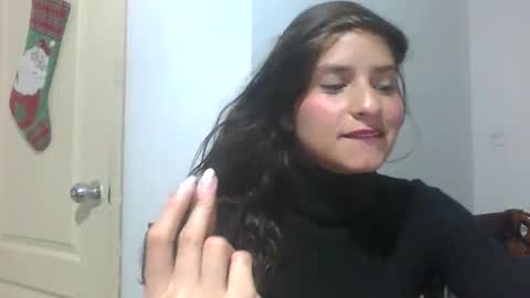 Snapshot of victoria_couture chatting on 12/17/25, 11:44 victoria_couture online show from 12/17/25, 11:44