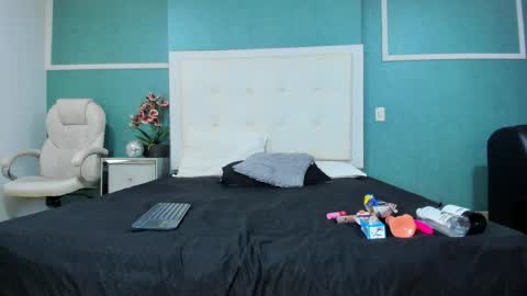    online show from 04/23/26, 04:31