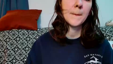 Victoria and Erian online show from 01/11/25, 01:37