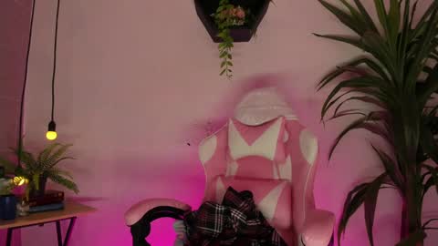 Snapshot of victoria_gomezz16 chatting on 02/04/25, 12:40 Victoria online show from 02/04/25, 12:40