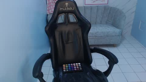 Victoria online show from 04/01/26, 01:01