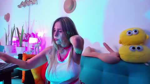 Victoria  online show from 02/05/25, 01:04