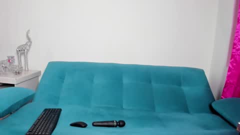 Victoria  online show from 09/26/25, 06:45