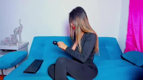 Victoria  online show from 11/27/25, 04:53