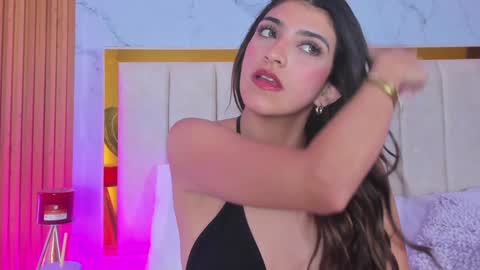  Victoria Lozano  online show from 12/14/24, 03:47