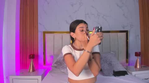  Victoria Lozano  online show from 01/08/25, 12:15