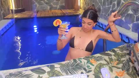  Victoria Lozano  online show from 01/17/25, 04:47