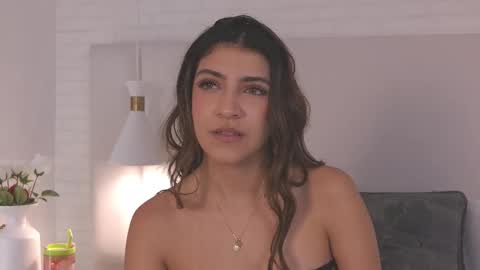  Victoria Lozano  online show from 12/19/25, 02:46