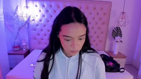 Snapshot of victoria_kitt chatting on 10/07/25, 04:04 victoria_kitt online show from 10/07/25, 04:04
