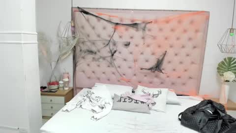 Snapshot of victoria_kitt chatting on 10/22/25, 03:12 victoria_kitt online show from 10/22/25, 03:12