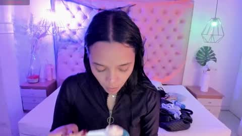 Snapshot of victoria_kitt chatting on 10/26/25, 07:31 victoria_kitt online show from 10/26/25, 07:31