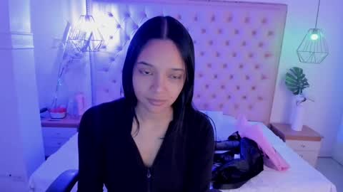 Snapshot of victoria_kitt chatting on 11/07/25, 03:01 victoria_kitt online show from 11/07/25, 03:01