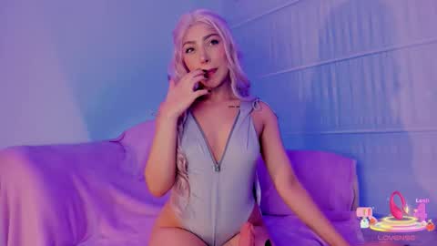 Snapshot of victoria_laurent chatting on 10/30/25, 10:10 Victoria Laurent online show from 10/30/25, 10:10