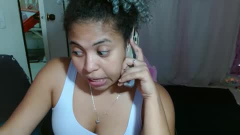Snapshot of victoria_miler chatting on 09/18/25, 02:02 VICKY online show from 09/18/25, 02:02