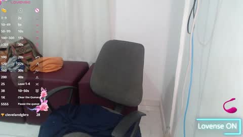 Snapshot of victoria_milf06 chatting on 02/14/25, 09:34 victoria online show from 02/14/25, 09:34