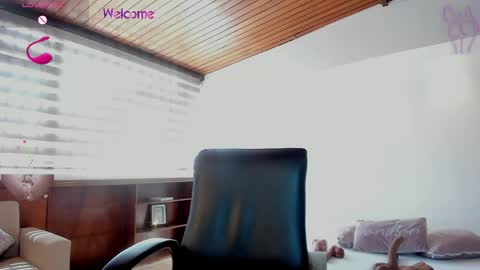 Victoria   Everyday From 1400 to 2130 Col Time online show from 04/18/26, 07:07