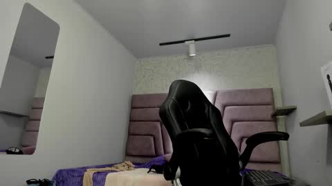 Vicky  online show from 11/04/25, 07:13