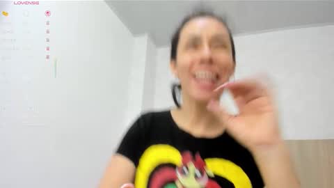 Snapshot of victoria_pachon chatting on 10/11/25, 07:23 victoria_pachon online show from 10/11/25, 07:23
