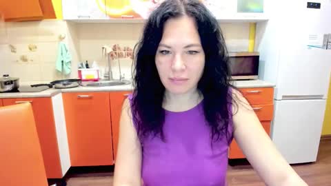 Victoria  online show from 12/15/25, 02:16