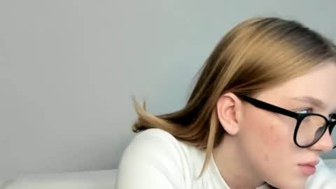 Snapshot of victoria_pum_ chatting on 01/04/25, 07:44 Jessie online show from 01/04/25, 07:44