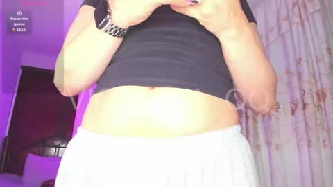 Snapshot of victoria_qq chatting on 01/30/25, 01:22 D A N I online show from 01/30/25, 01:22