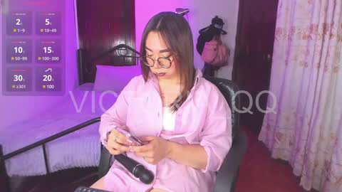 Snapshot of victoria_qq chatting on 02/01/25, 03:30 D A N I online show from 02/01/25, 03:30