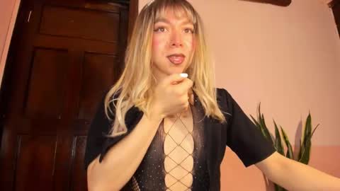 Snapshot of victoria_qq chatting on 10/01/25, 03:12 D A N I online show from 10/01/25, 03:12