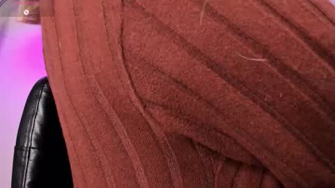 Snapshot of victoria_qq chatting on 10/24/25, 09:11 D A N I online show from 10/24/25, 09:11