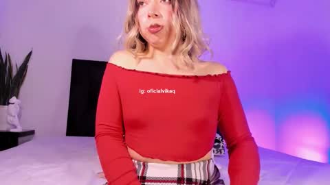 Snapshot of victoria_qq chatting on 02/25/26, 05:06 D A N I online show from 02/25/26, 05:06