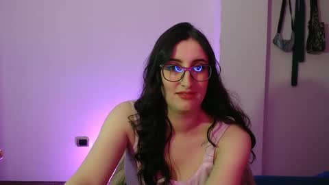 Victoria online show from 09/17/25, 08:43