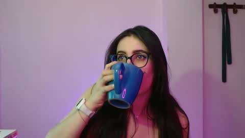 Victoria online show from 10/06/25, 08:17