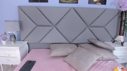 victoria_salvatore online show from 04/24/26, 12:07